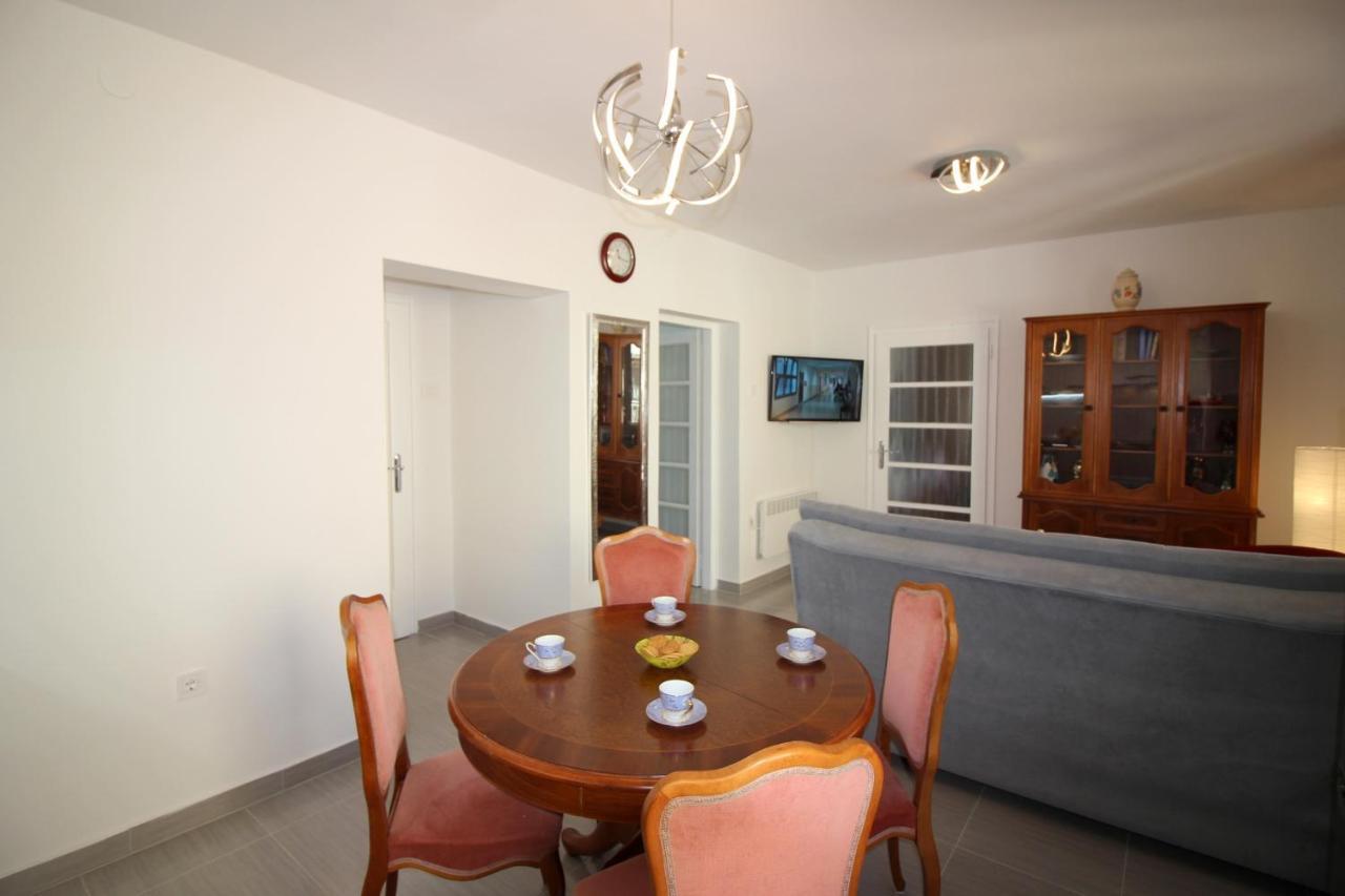 Apartment Agata In City Center Poreč Extérieur photo
