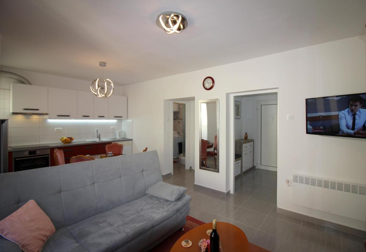 Apartment Agata In City Center Poreč Extérieur photo